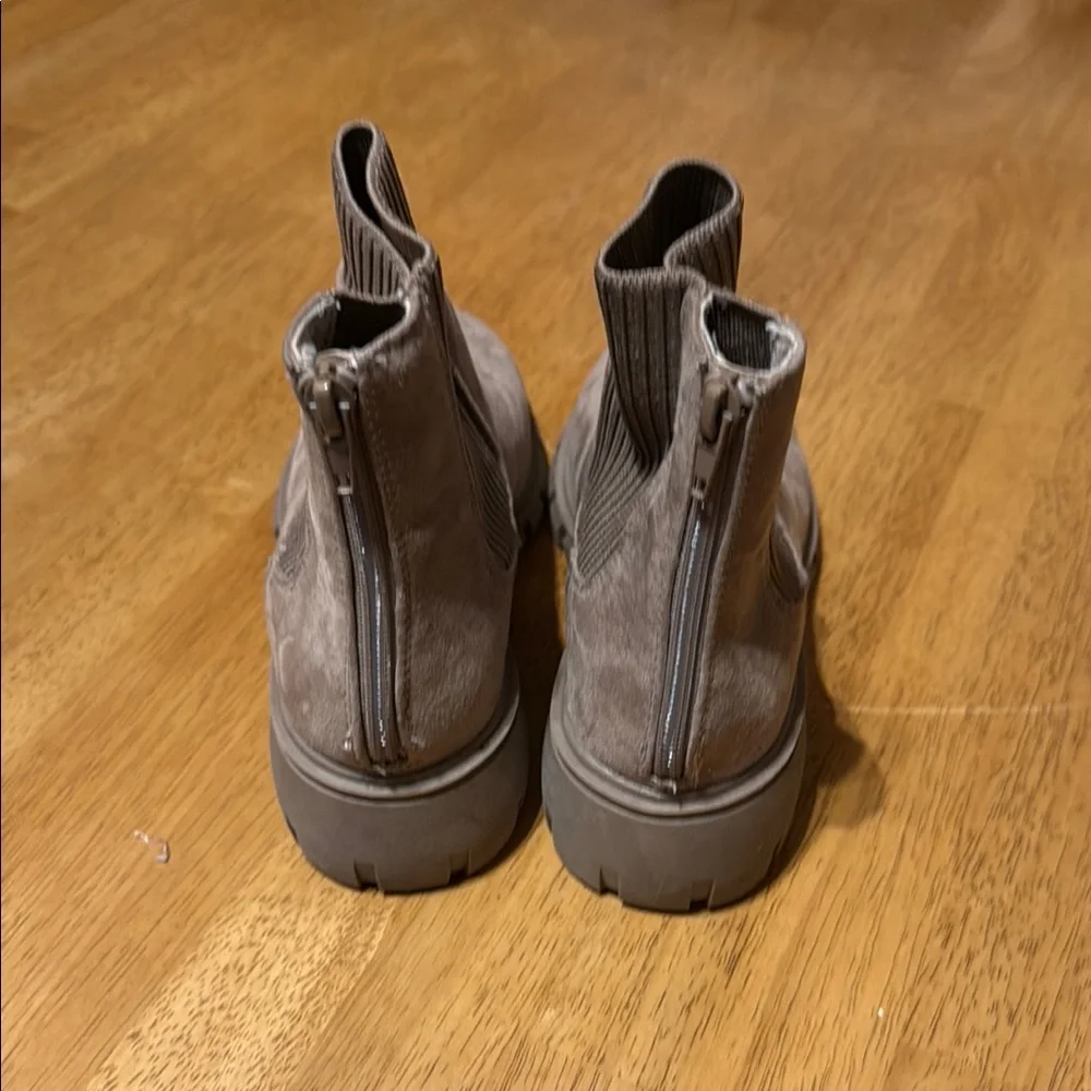 Steve Madden Kids Taupe Suede Boots